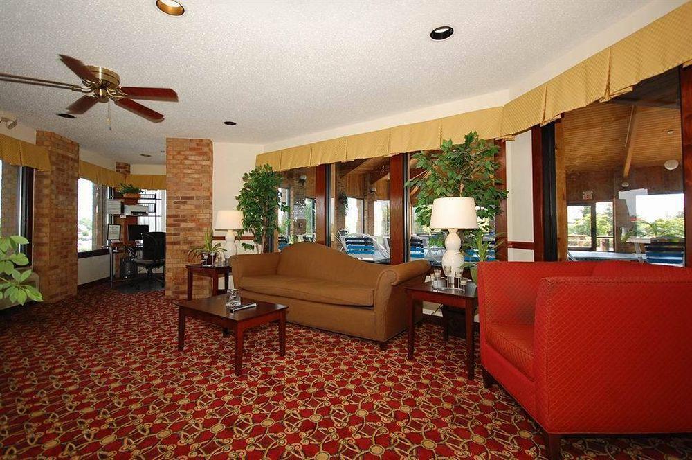 Best Western Lakewood Inn Hebron Beltér fotó